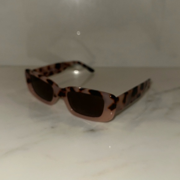 ryan simkhai pink leopard print sunglasses - Picture 3 of 4
